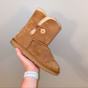 NEW ugg button boots